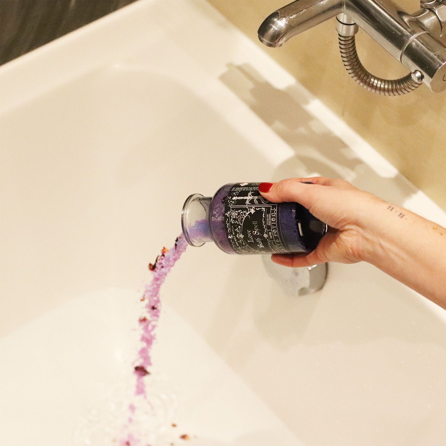 Antiguo hechizo de baño de bruja, poción y amuleto de cristal de cuarzo rosa - Amor