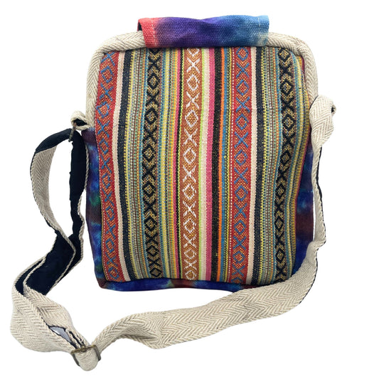 Bolso bandolera de cáñamo teñido con 2 cremalleras y solapa